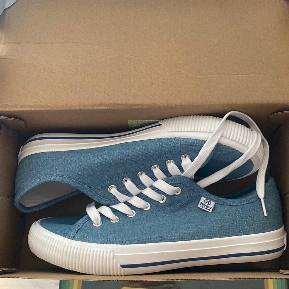 Women’s 7 Blue Hurley Shoes